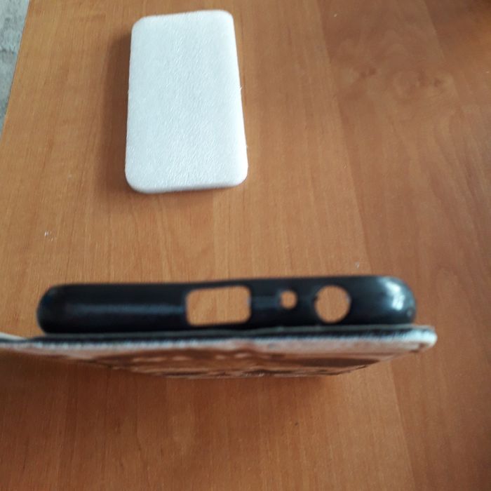 Etui otwierane na telefon