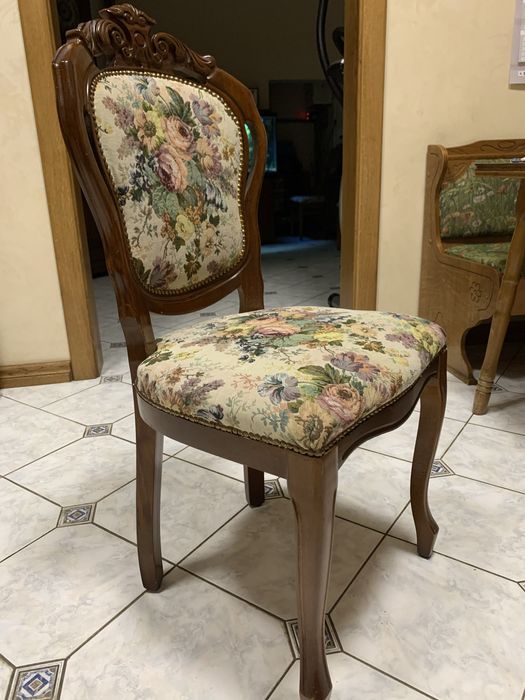 Стільці  4 шт. в столову кімнату