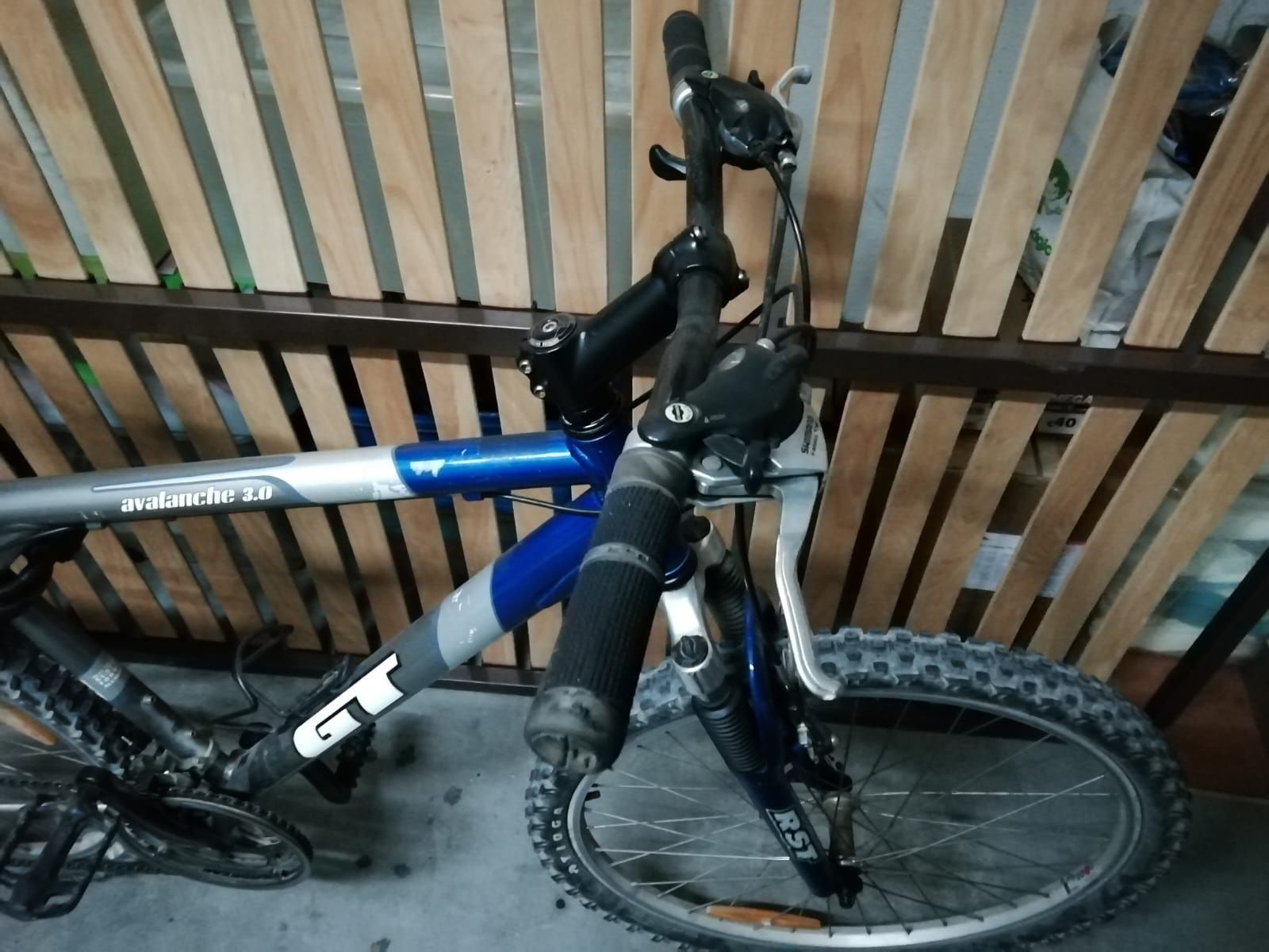 Bicicleta BTT GT avalanche 3.0
