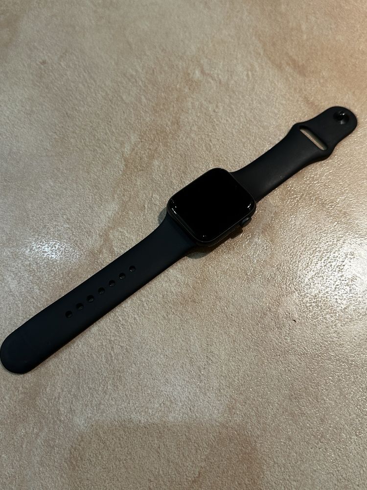 Apple Watch series 5  44mm в хорошому стані