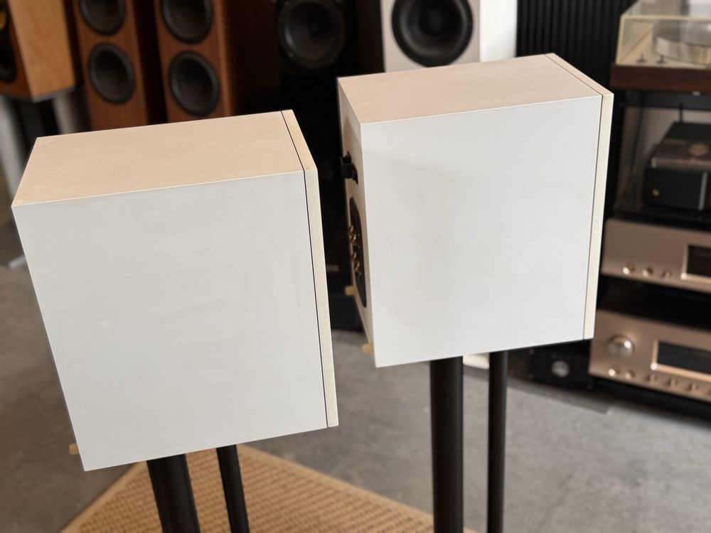 Bowers Wilkins 685 kolumny podstawkowe b&w monitory
