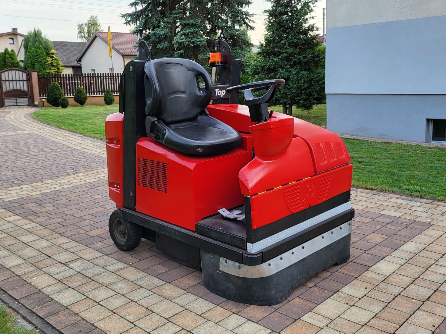Zamiatarka OTTO H TOP spalinowa, z wysypem hydraulicznym [nie KARCHER]