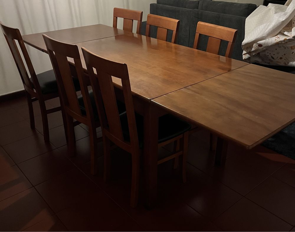 Mesa de Jantar C/Cadeiras