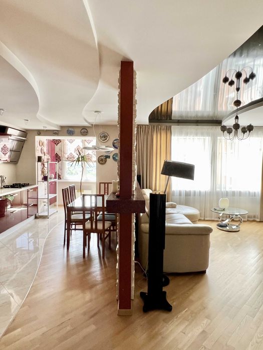 Оренда квартири з 3 спальнями по вул. Затишна, 15. Новий будинок,гараж