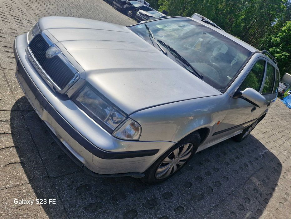 Skoda Octavia I 1.6 benzyna 100KM w całości na części #412