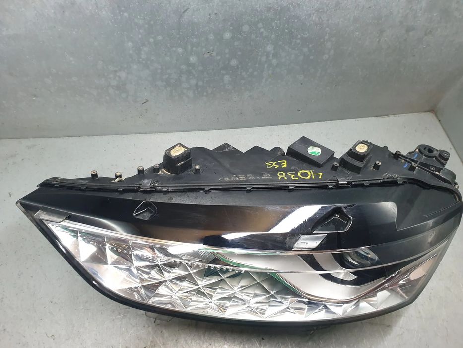 Ótica / farol esquerda DS DS7 Crossback (J_)