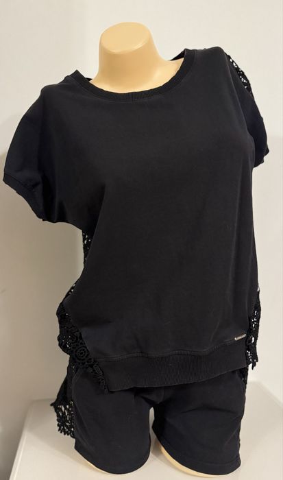 Komplet z szortami i koronkowym tyłem