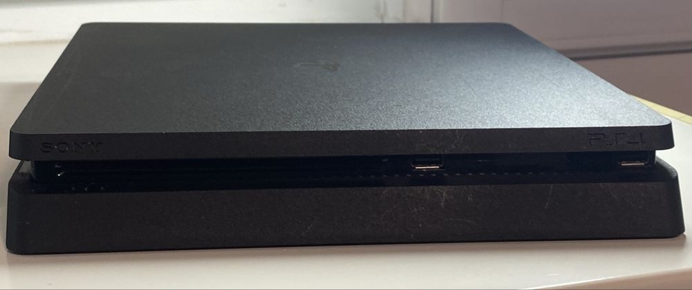 PS4 SLIM з 1 маленьким нюансиком