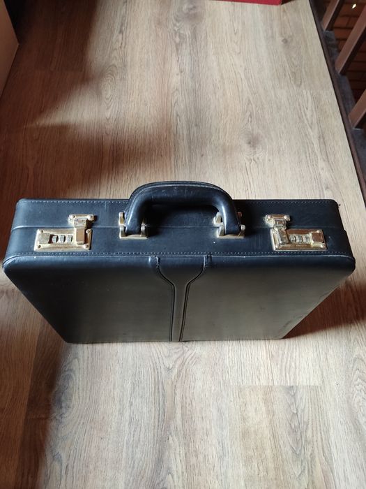 Дипломат діловий