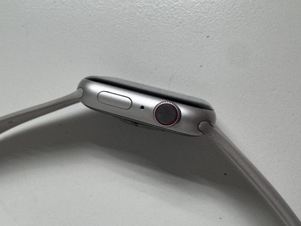 Apple watch series 8 45 mm cellular starlight aluminum uszkodzony