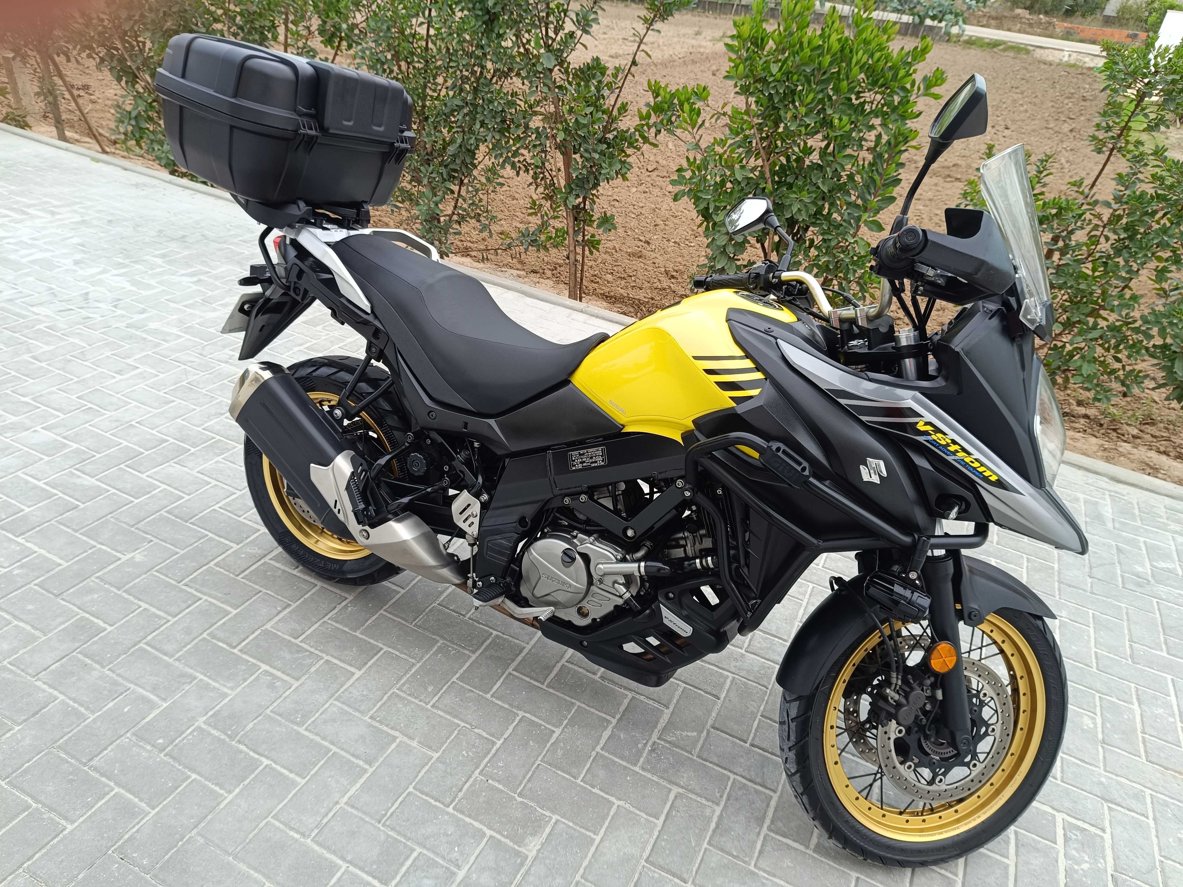 Suzuki V-Strom 650. EXCELENTE, Como nova, 36964 Kms. Negociável.