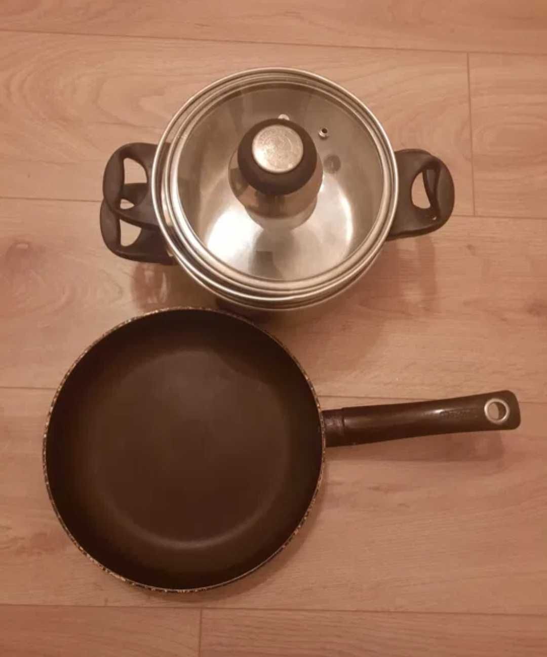 Zestaw garnków z patelnią