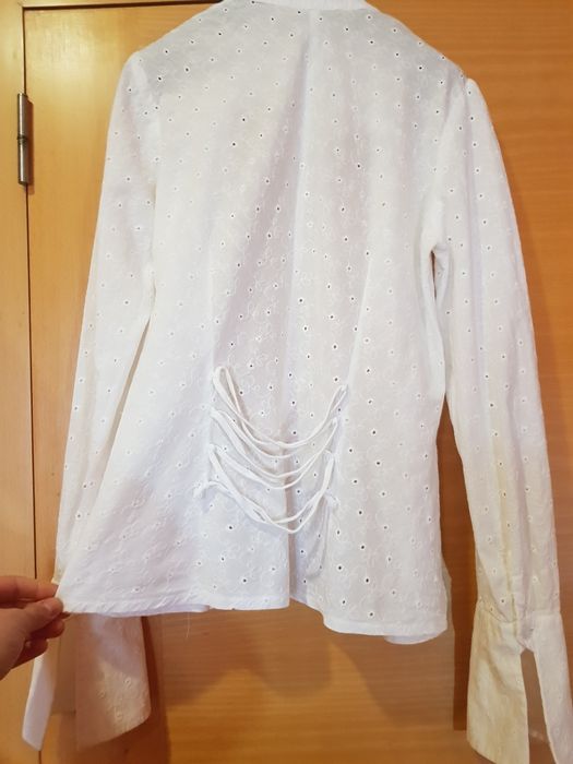 Camisa branca com relevo