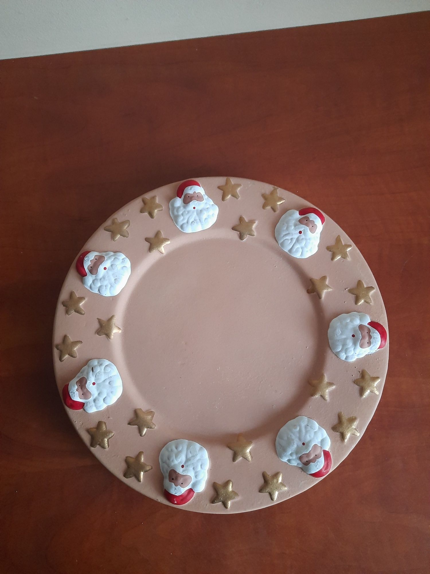 patera z ceramiki z Mikołajami, Boże Narodzenie, średnica- 25 cm