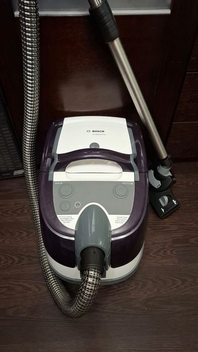 Пилосос миючий з аквафільтром BOSCH BWD41740