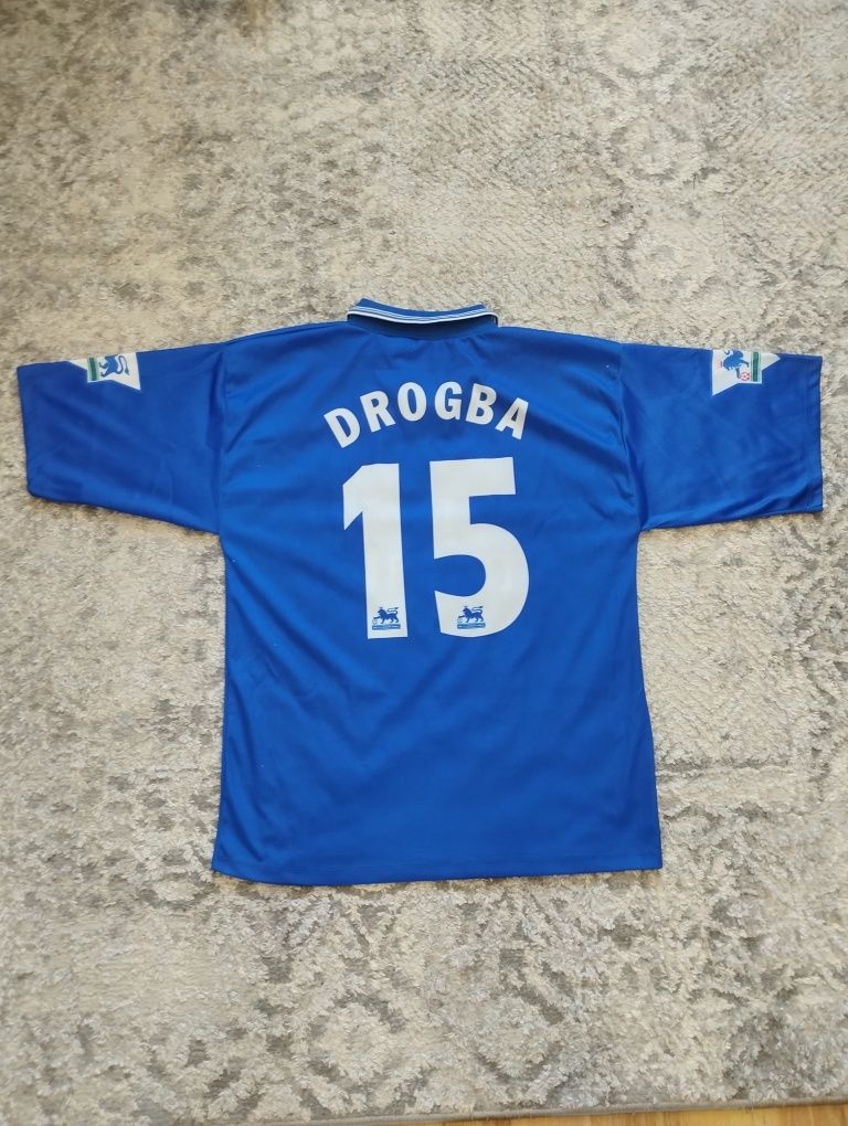 Koszulka Chelsea FC z nazwiskiem Drogba i numerem 15