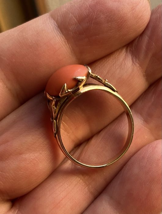 Zloty pierscionek z koralem