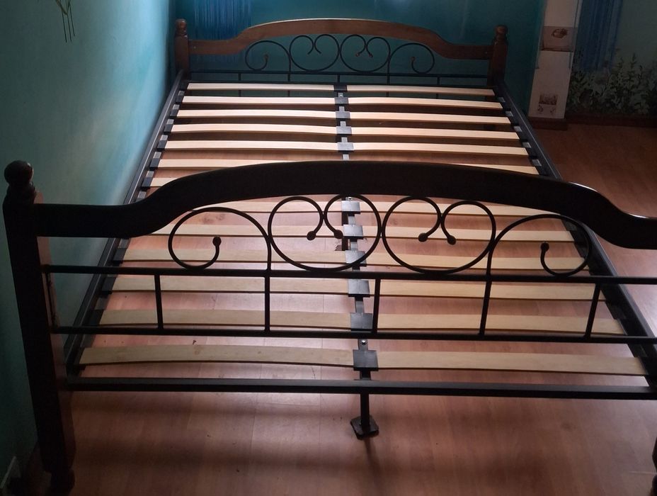 Лiжко 2х спальне з матрацом.