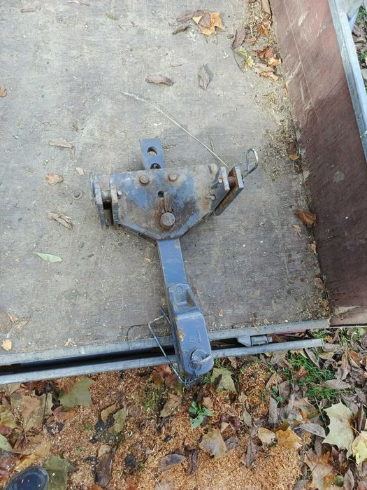 New Holland. Zaczep dolny