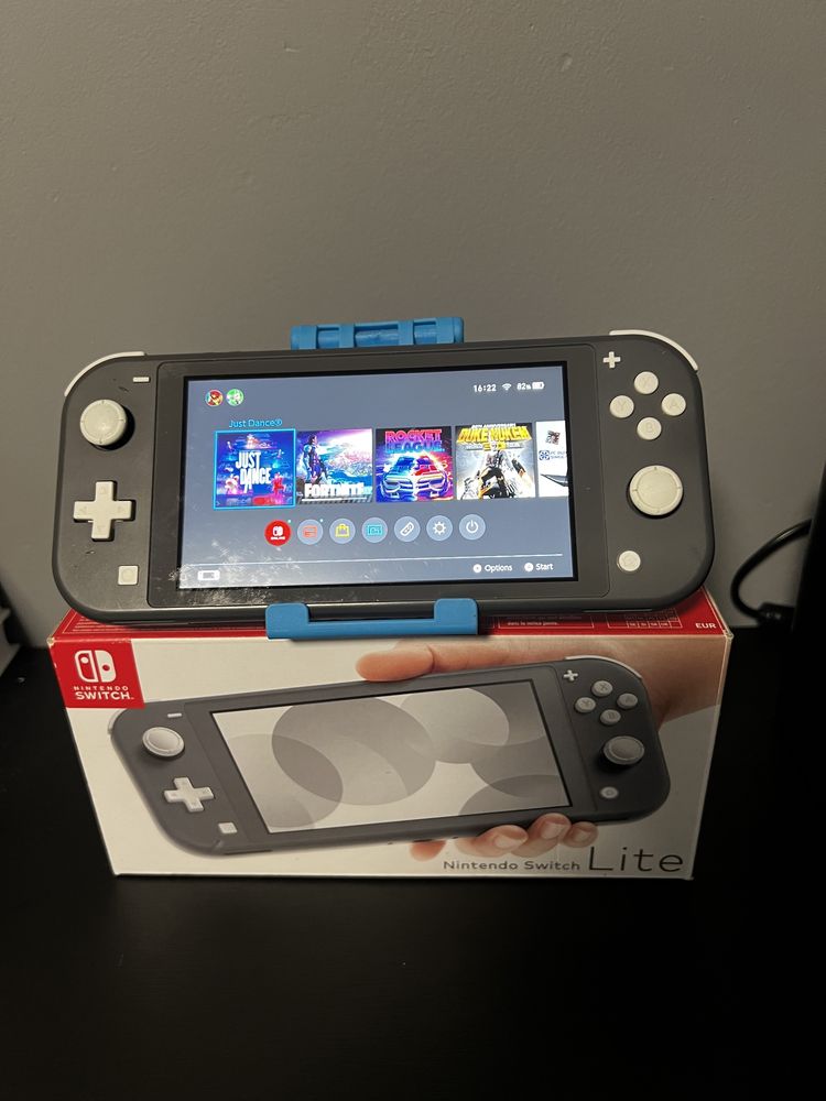 Nintendo Switch Lite 32GB- KOMPLET