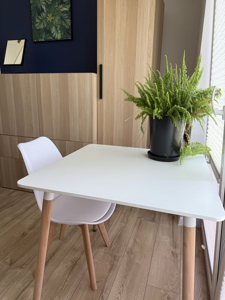 Stol bialy 80x80