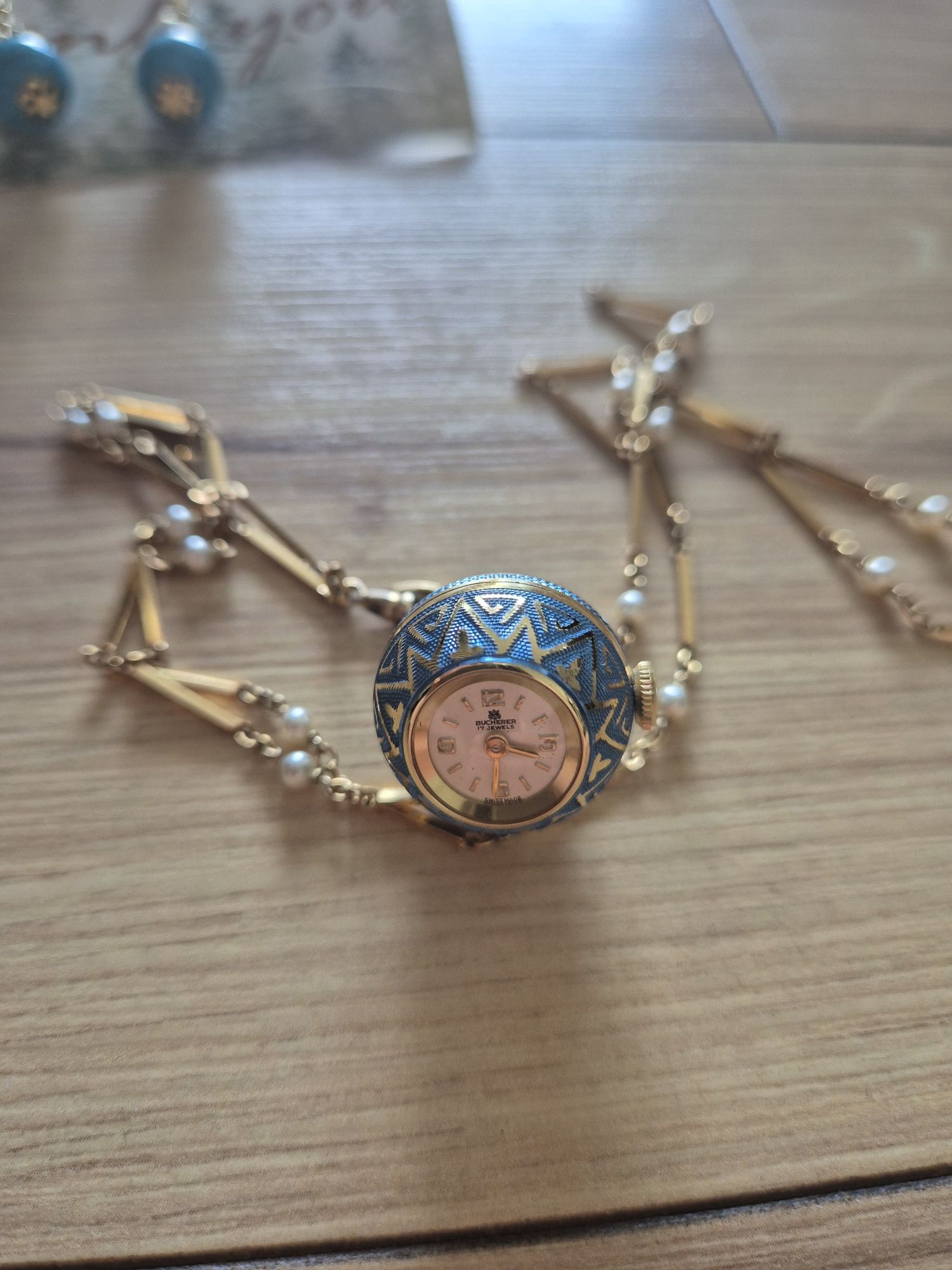 Zegarek damski wiszący Bucherer