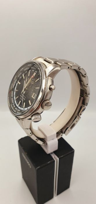 Seiko GMT Kinetic World Time - świetny Japończyk na bransolecie.