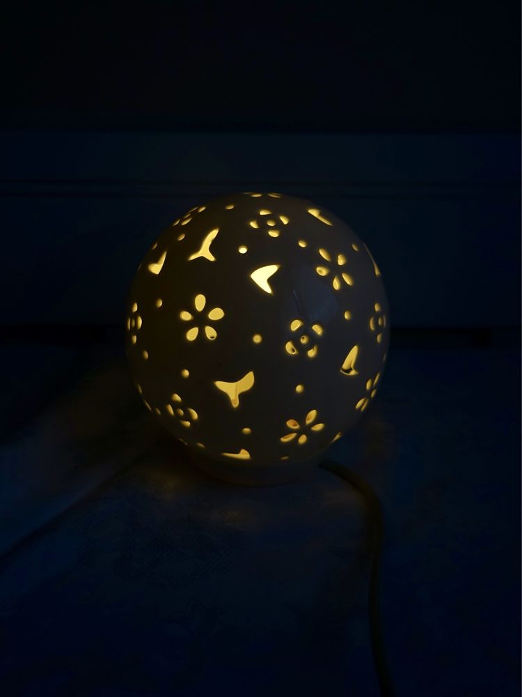 Lampa lampka nocna ceramiczna kula ażurowa lampka dziecięca