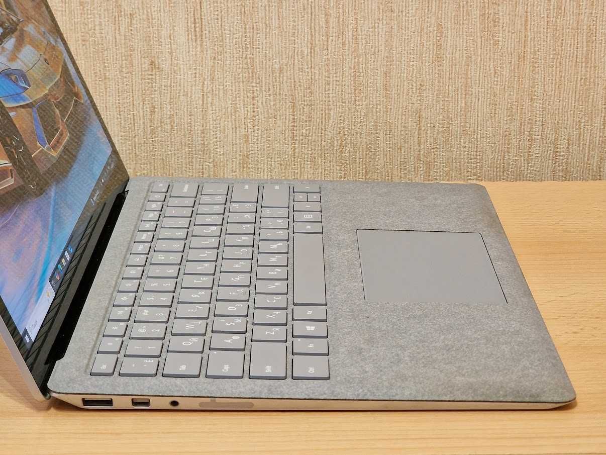 Сенсорний Microsoft Surface Intel Core i5-7300U RAM8Gb Батарея 10годин