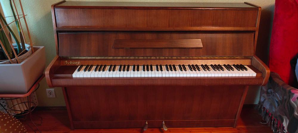 Pianino Lindbergh (Calisia Menuet M-105