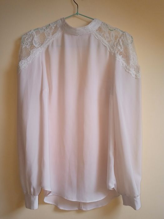 Bluzka Orsay z koronką i ozdobnymi plecami