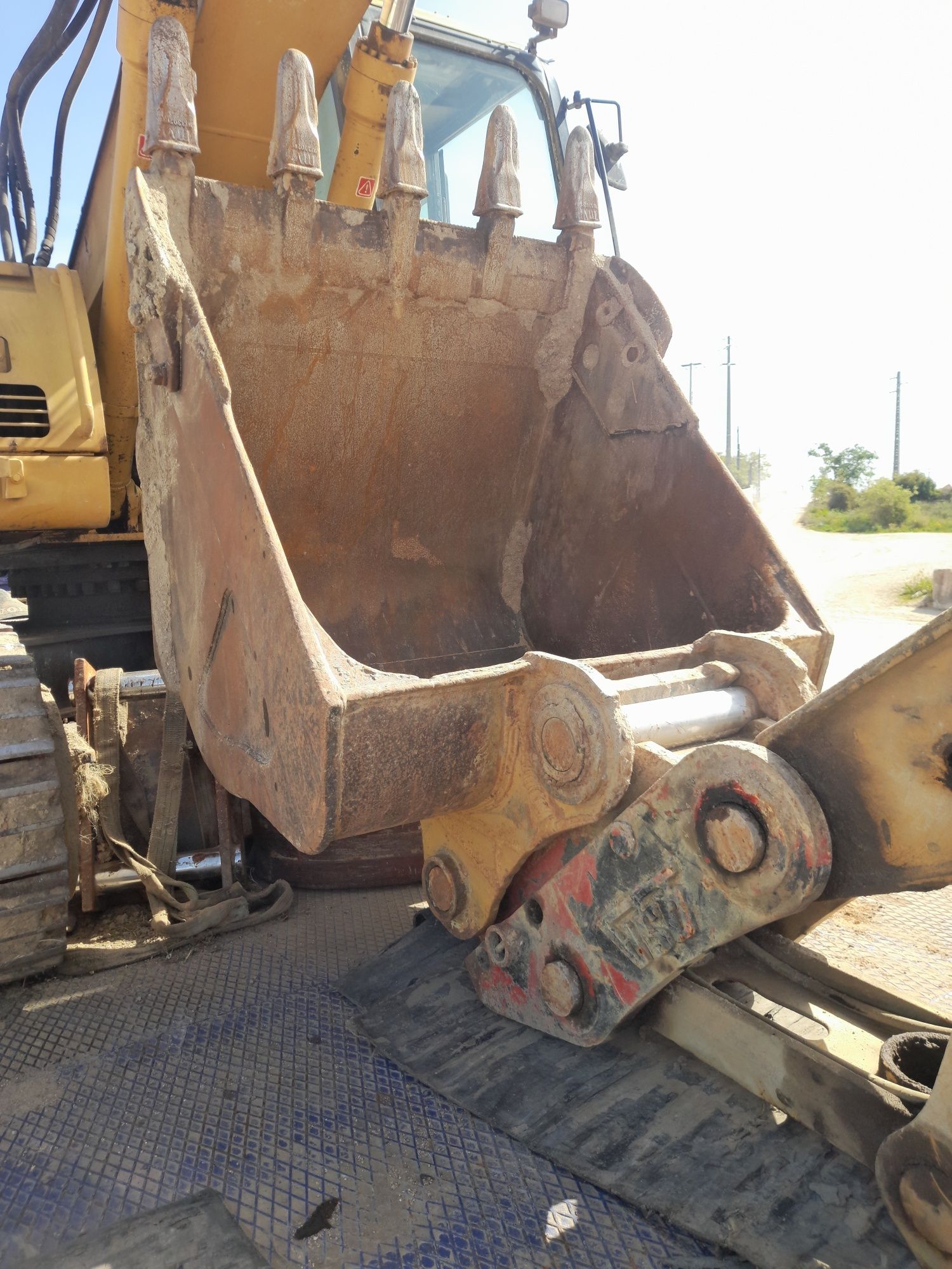 Caterpillar 320C UL ano 2004 engate da