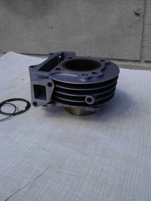 Циліндр на Китайський скутер 80 кубів.