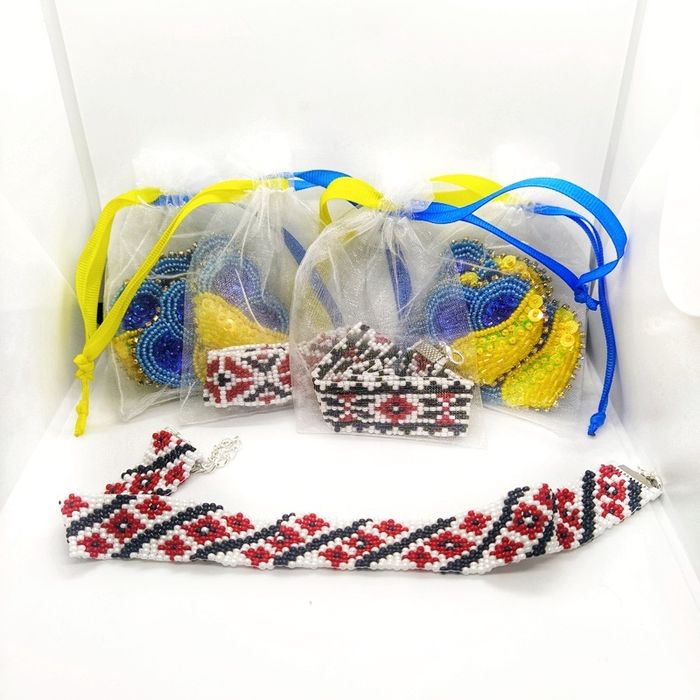 Брелок, брошка, браслет, чокер, вироби з бісеру, бантики, заколочки