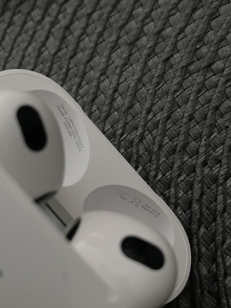 Słuchawki AirPods (3 generacji) z etui ładującym Lighting