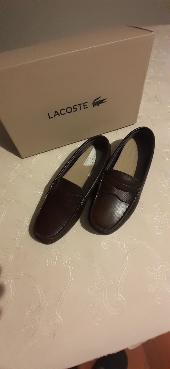 Sapatos Lacoste completamente novos