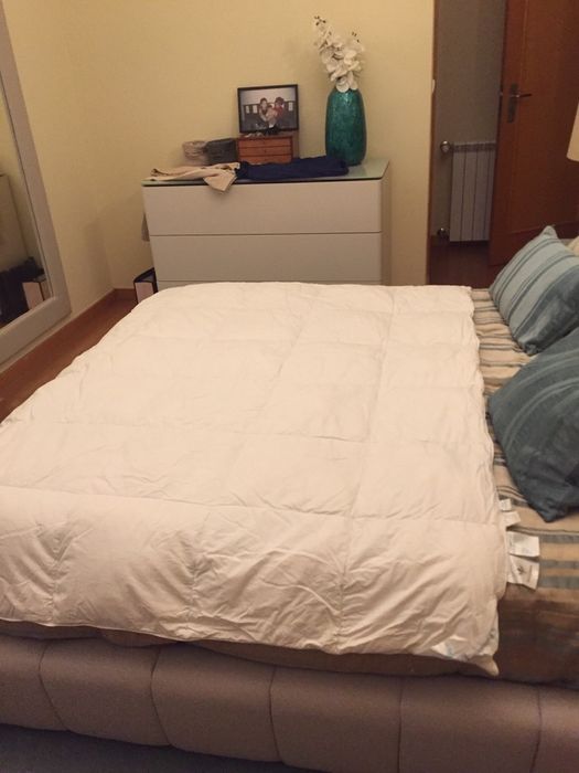 Edredao branco 1,50 por 220 de comprimento.