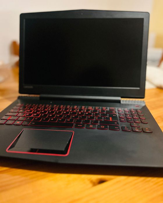 Portátil Gaming LENOVO Legion
- RAM: 16 GB - 1 TB HDD + 256
GB SSD