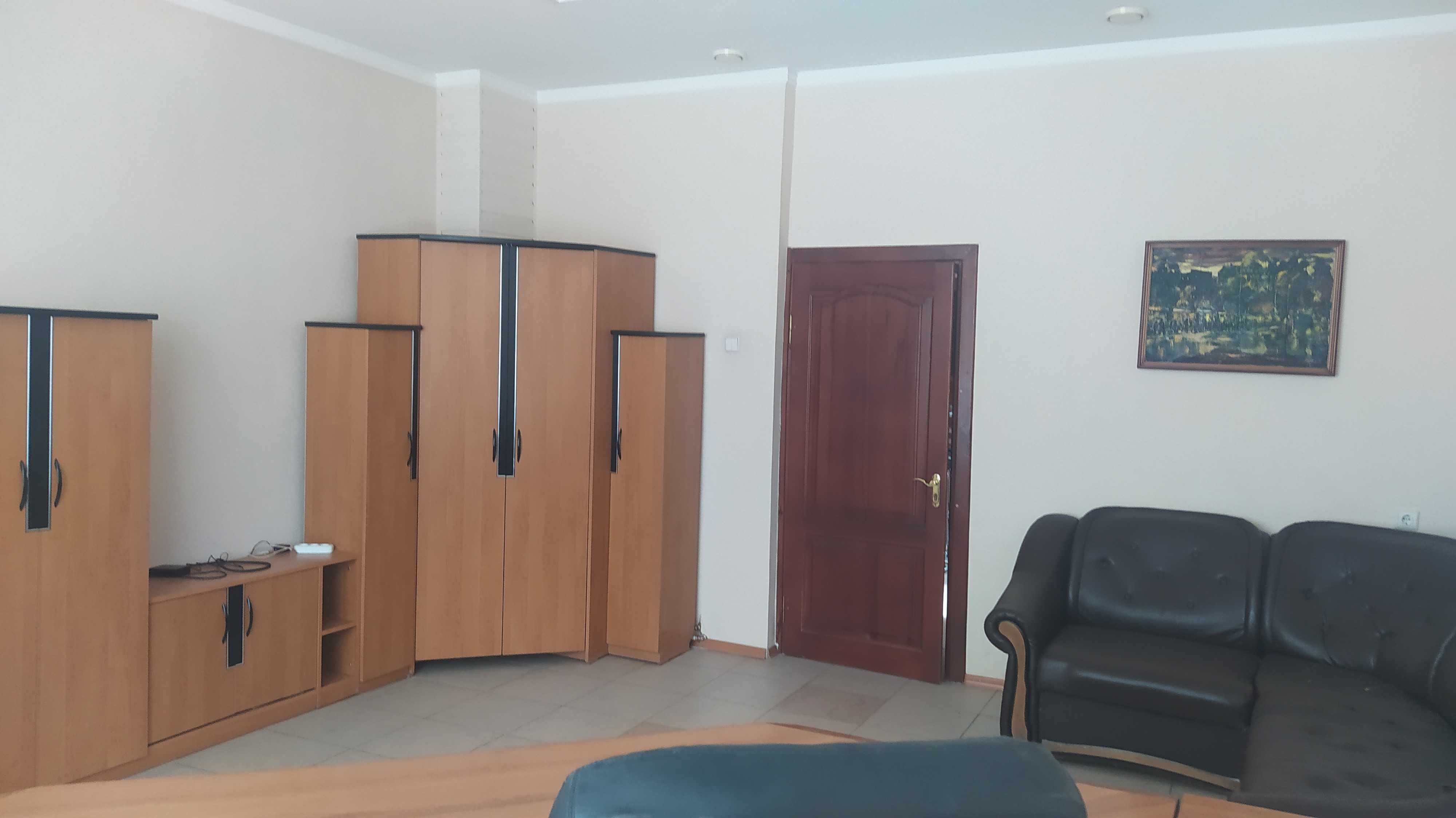 Офісне приміщення з ремонтом на вул. Партизанській