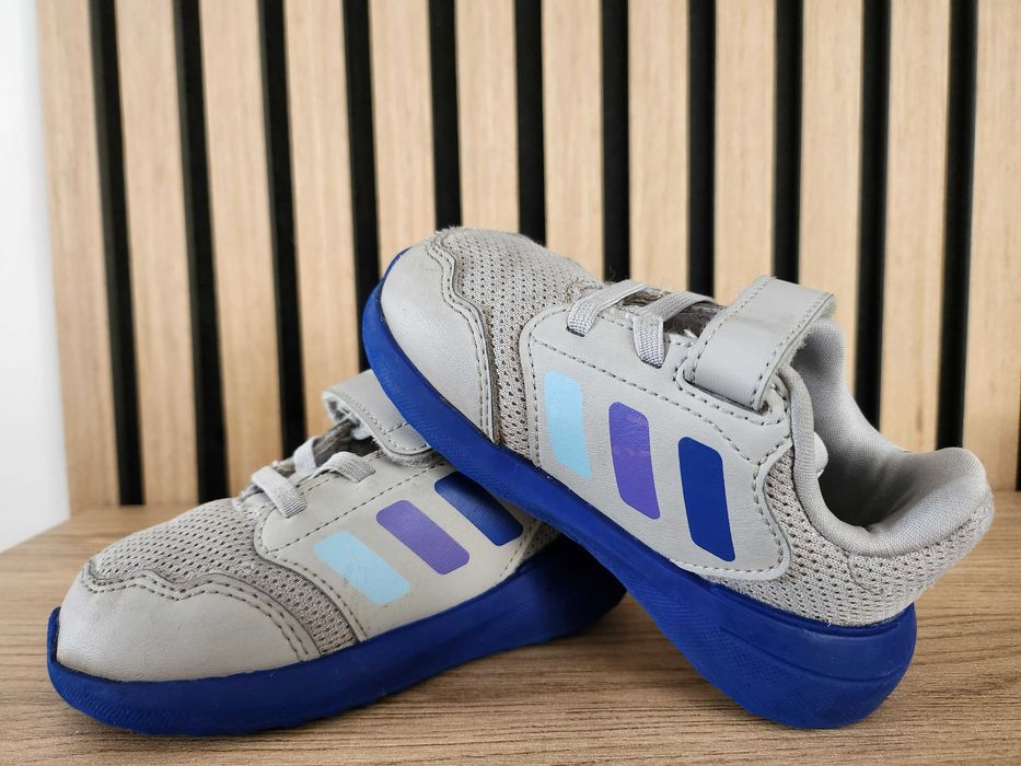 Ténis Adidas tamanho n.º21