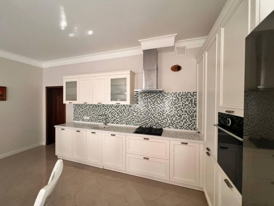 Продається неймовірний будинок неподалік від Центрального парку!