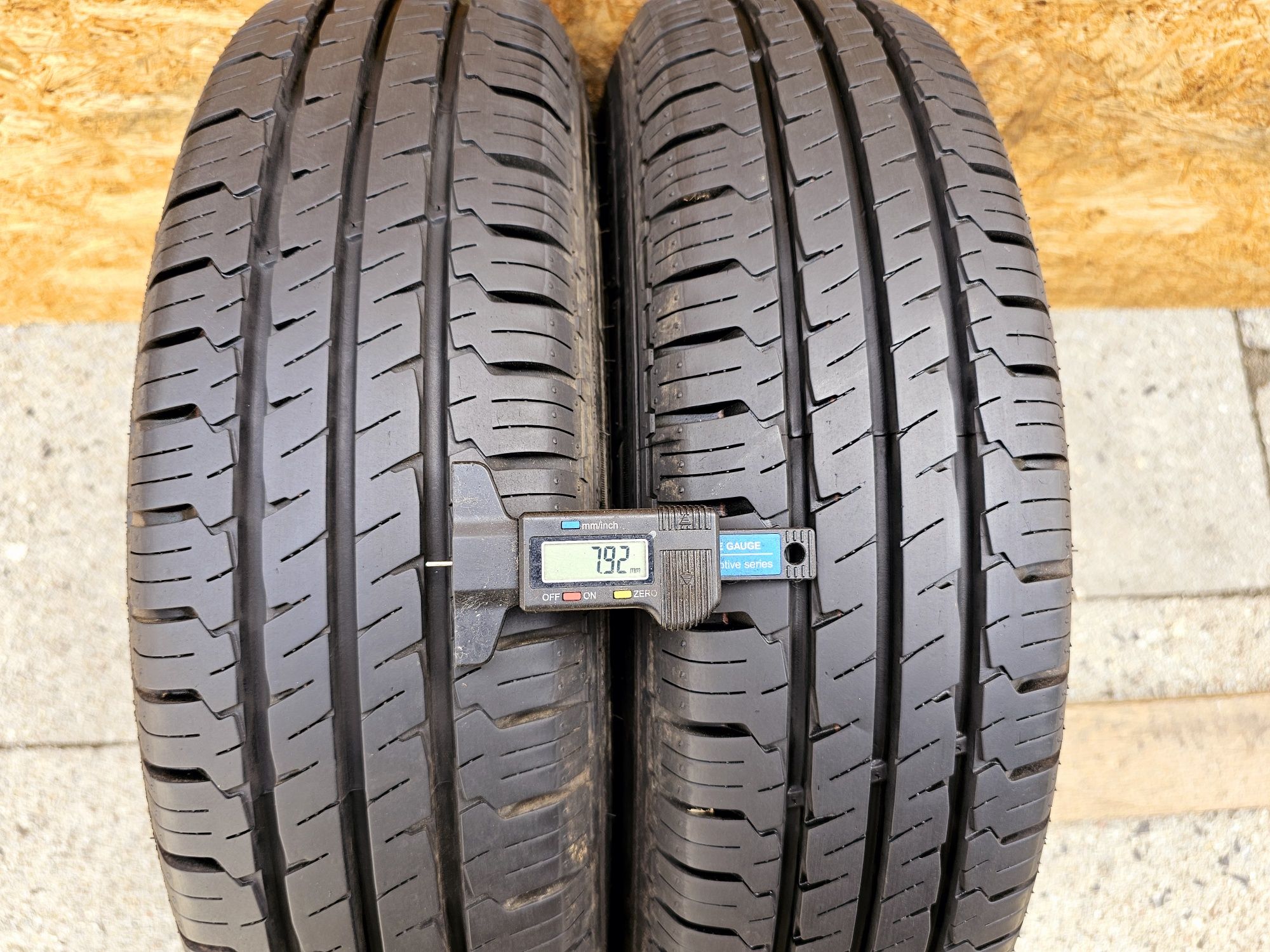 Idealne!!  8mm. 165/80 r14C Hankook Vantra LT. M+S