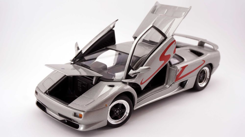 Модель Welly 1:18 Lamborghini Diablo SV (1995) Silver/Red