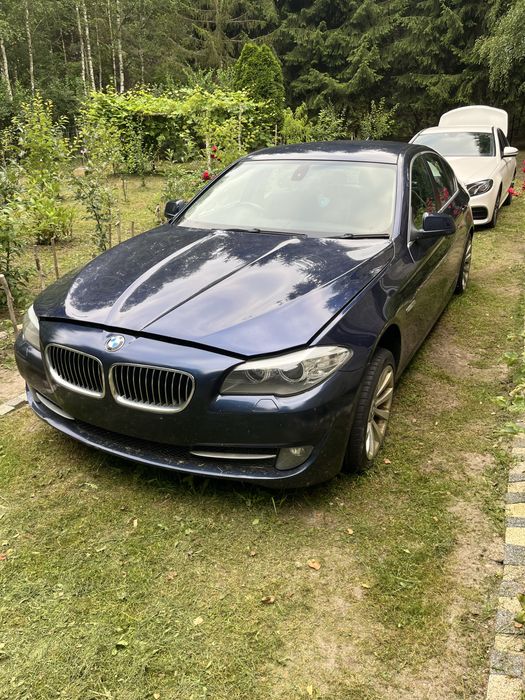 Bmw f10 części 520d przód kompletny lampy zderzak niebieski A76 maska