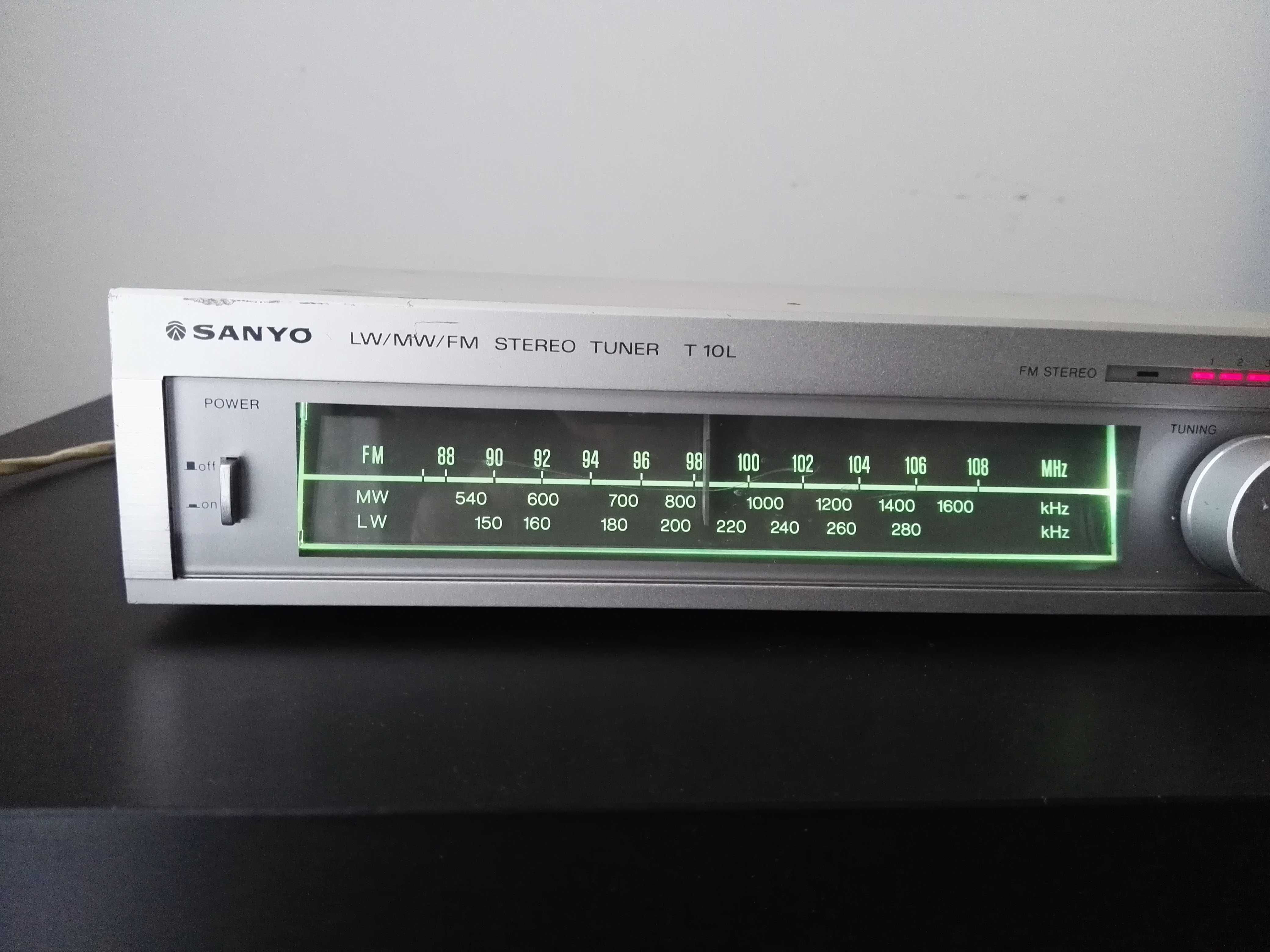 SANYO T10L tuner radiowy analogowa skala midi radio AM/FM/LW