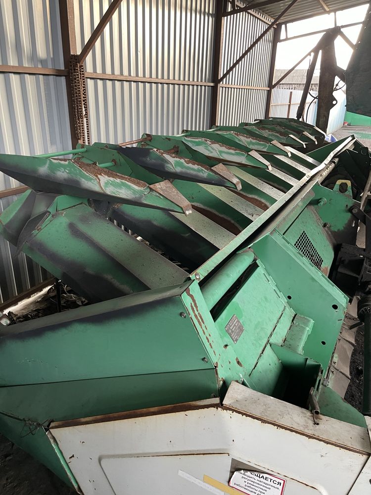 Кукурудзяна жатка КМС-8