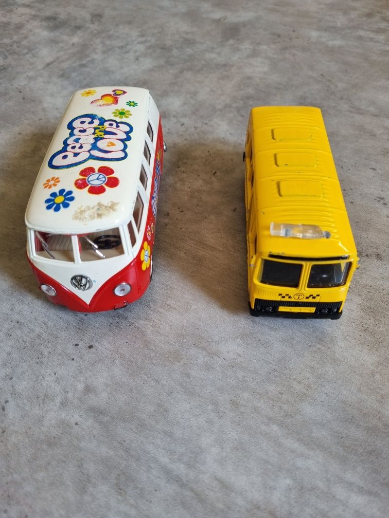 Автобусы игрушки  цена за 2