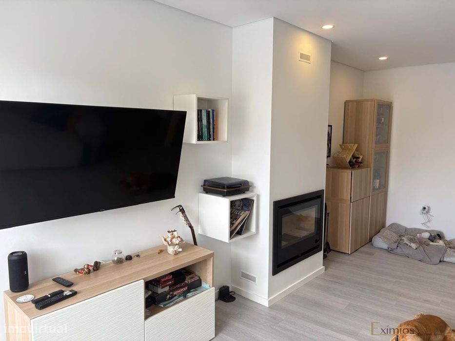 Moradia V3 com garagem, em Campanhã