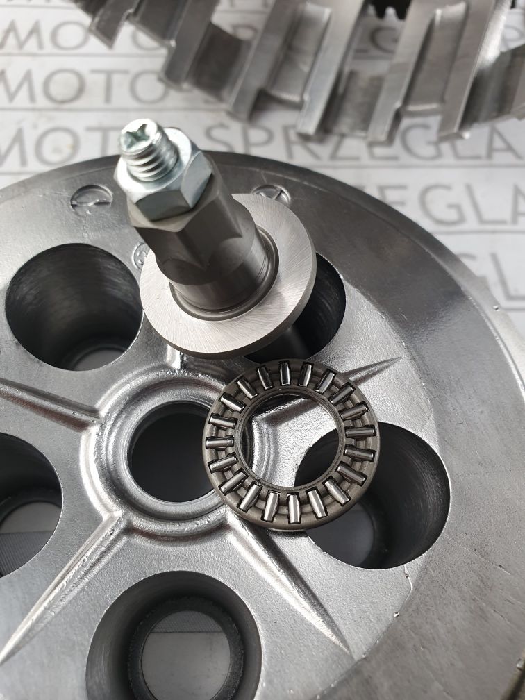 Sprzęgło kosz sprzęgła Suzuki GSR 600