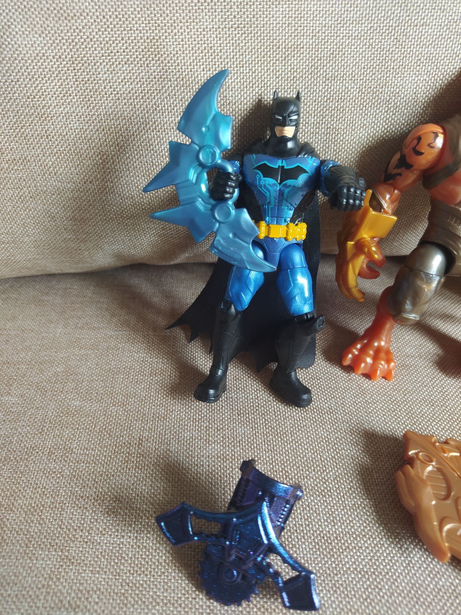 Batman zestaw 3 figurek Batman Robin i Bronze Tiger i akcesoria 10 cm